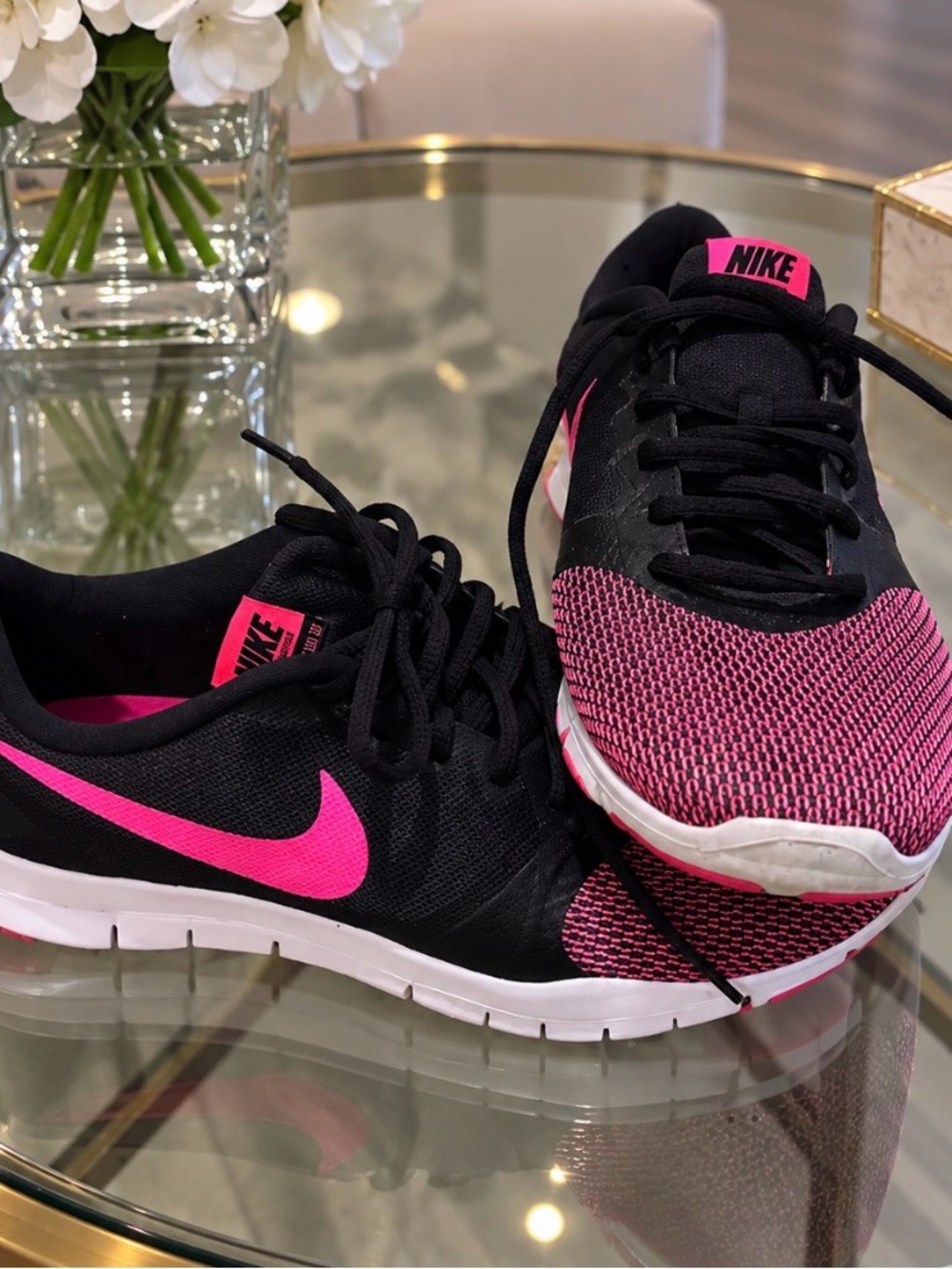 Nike Women's Black and Hot Pink Athletic Sneakers